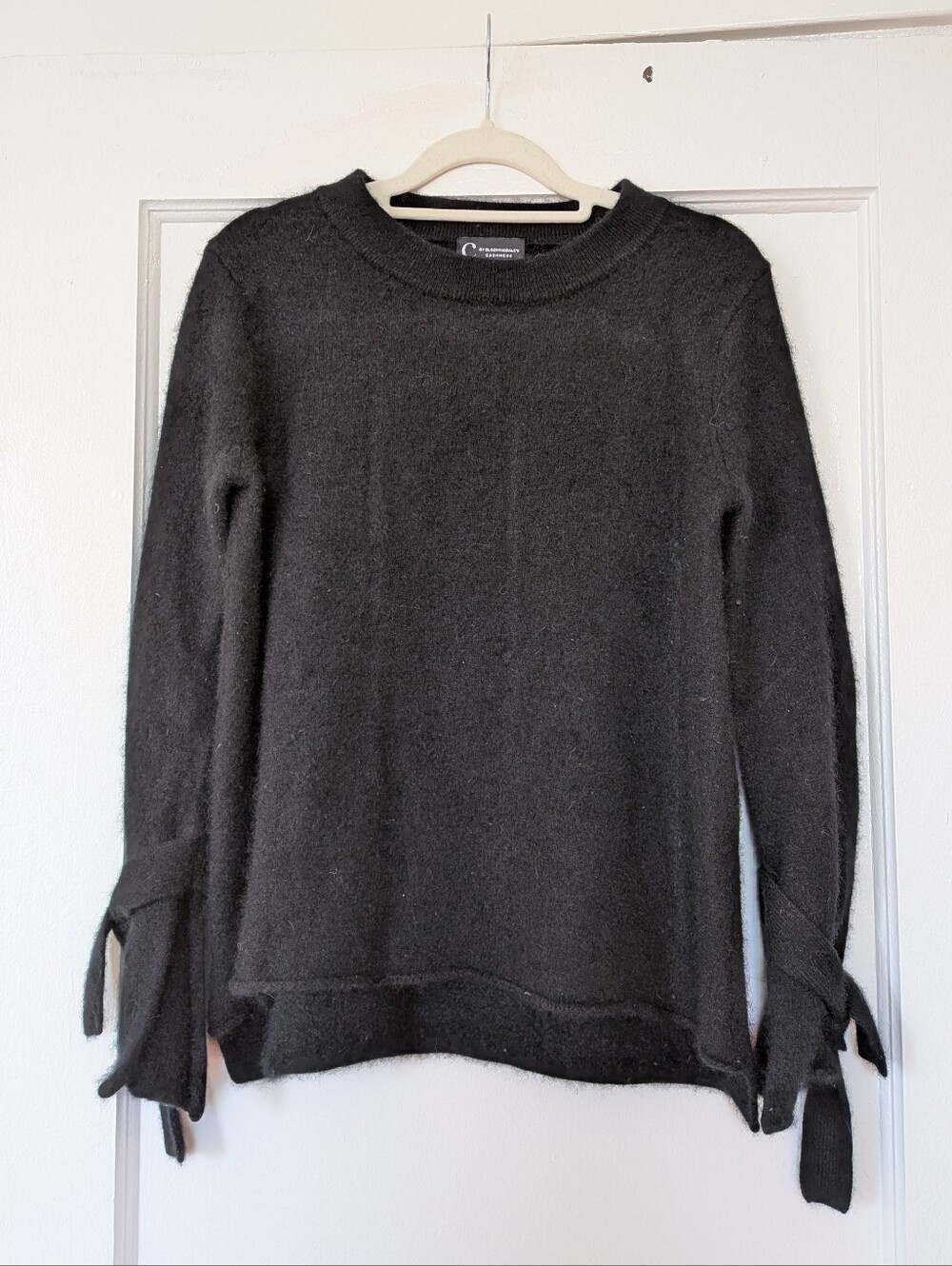 Bloomingdale's black cashmere crewneck sweater